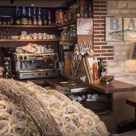 Отель Entre Terre Et