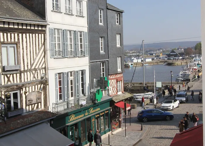 Entre Terre Et Hotel