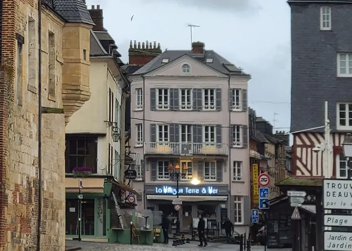 Entre Terre Et Hotel